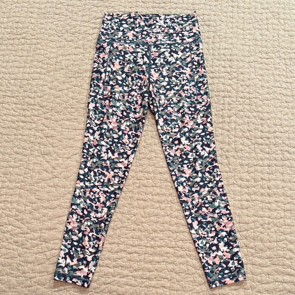 Athleta Salutation Stash Pocket 7/8 Leggings